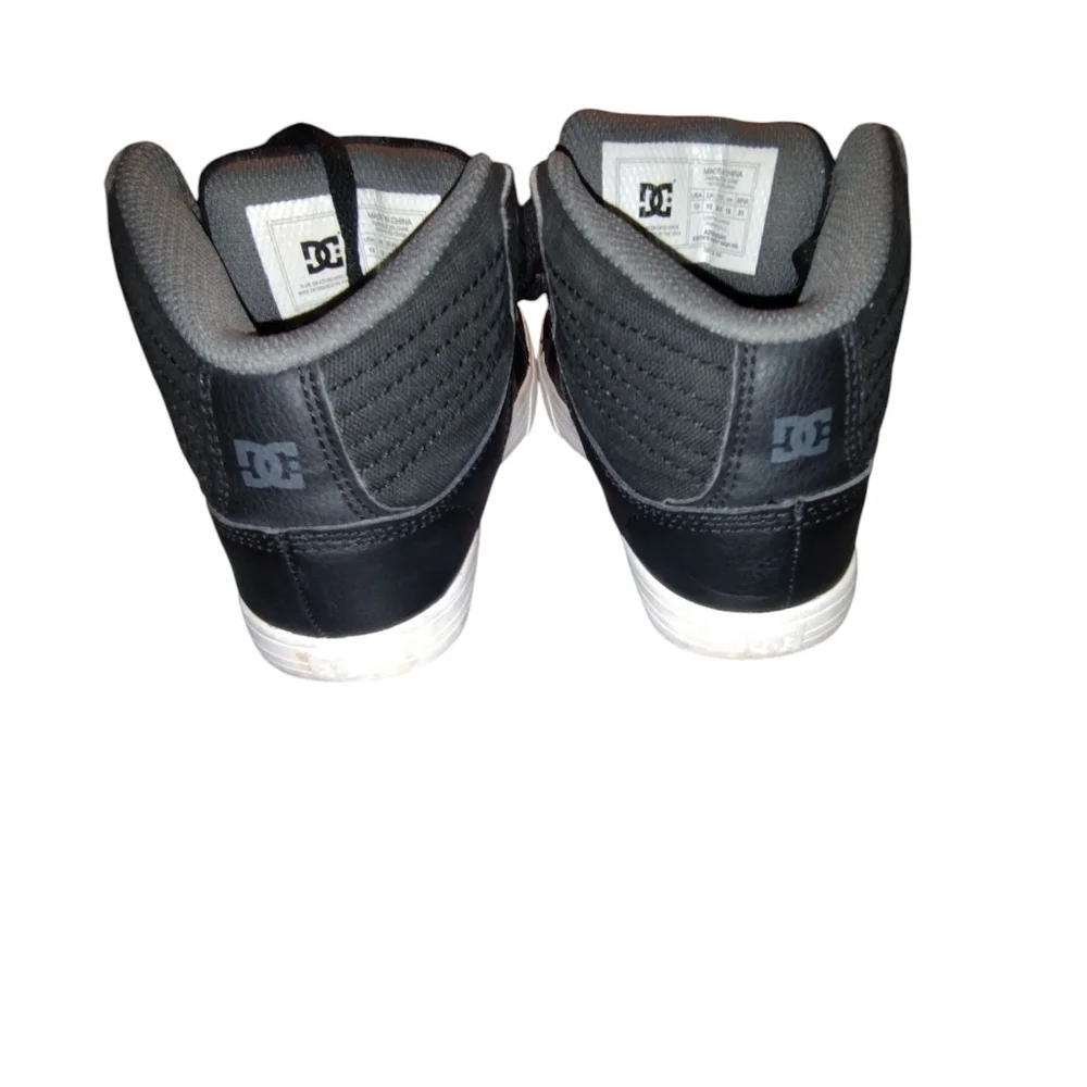 💚 GUC DC Kids Black High-Top Leather Sneakers Size 13